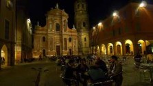 Italy, Basilica di San Prospero, drinks on the piazza by night, Reggio Emilia, Emilia Romagna. phtographer jane gifford, italian gourmet travel, your exclusive travel guide to Italy