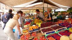 Padua, Market, Piazza delle Erbe, photography by jane gifford 