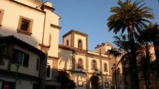 moorish architecture and palm trees in sorrento. italian gourmet travel - jane gifford's exclusive photographic  travel guide to italy. italian gourmet travel - jane gifford's exclusive photographic travel guide to italy
